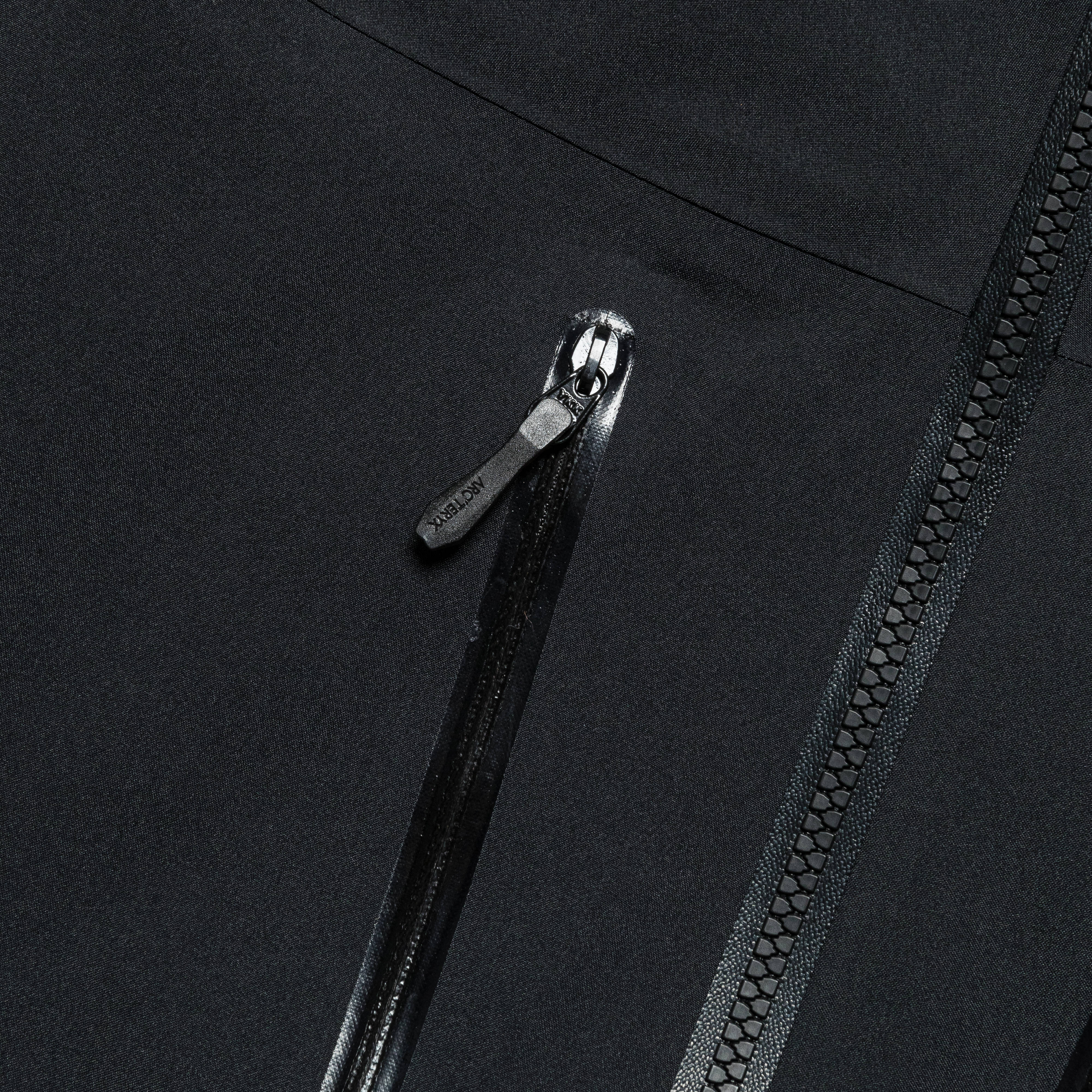 Alpha SV Jacket GORE-TEX® PRO - Black - Image 6