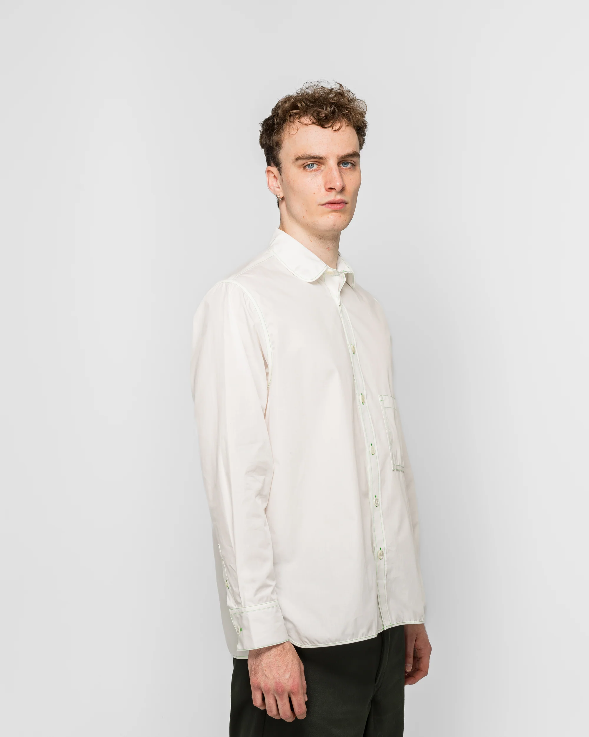 The Gardeners Shirt - Hydrangea White Poplin Green Stitching - Image 3