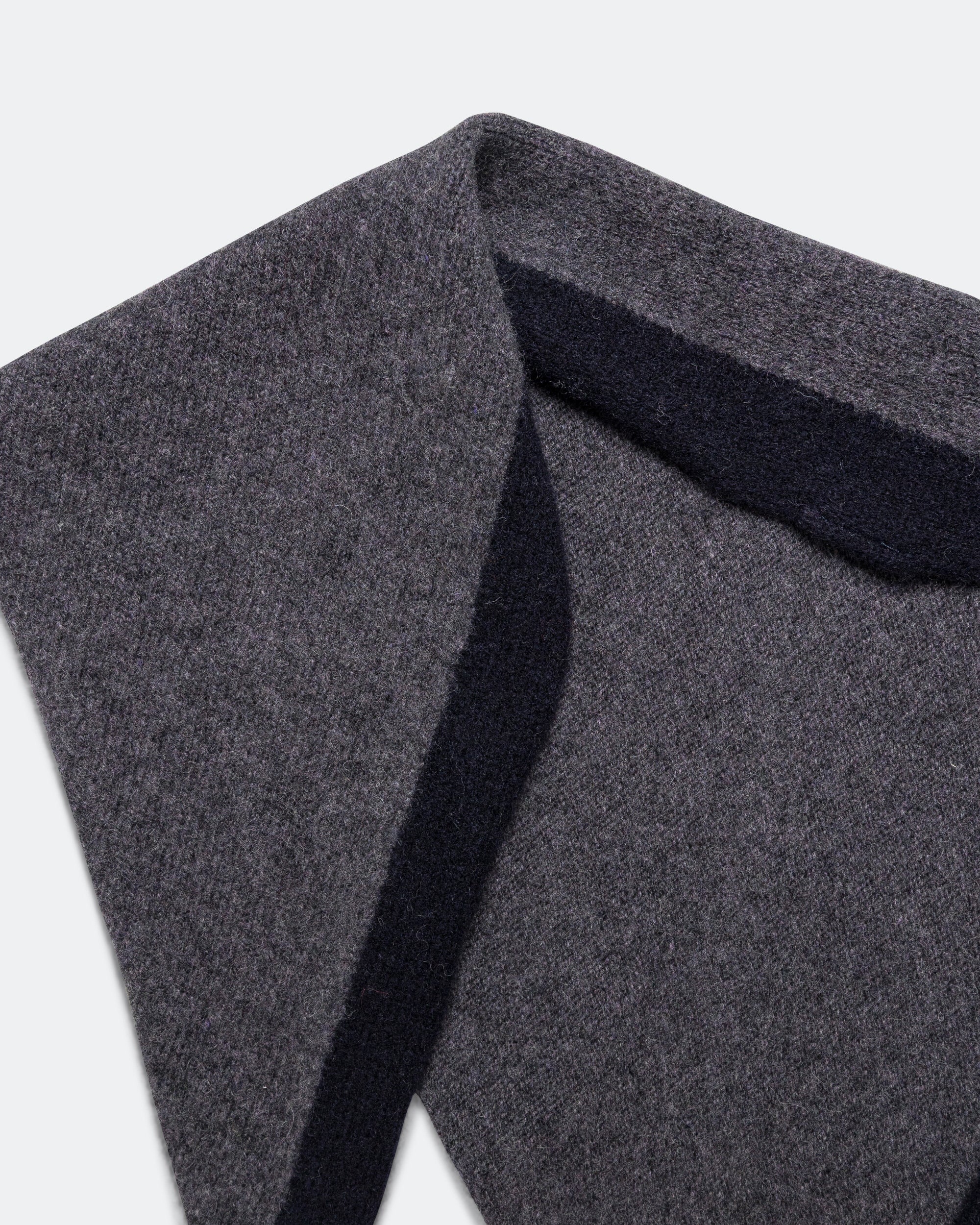 Tipped Scout Scarf - Grey/Ink Lambswool - Image 5