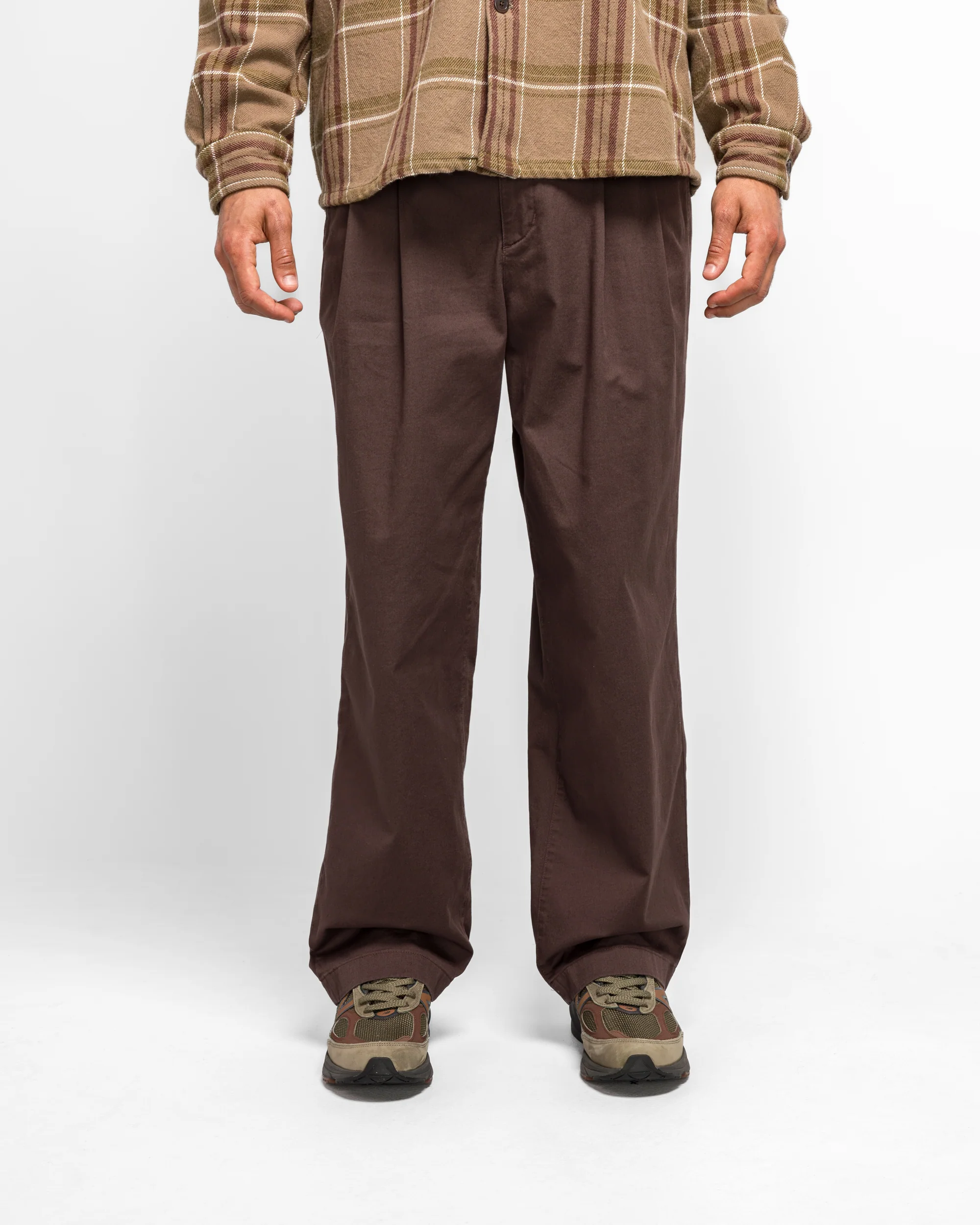 Benn Relaxed Twill Pleated Trouser - Seal Brown - Image 2