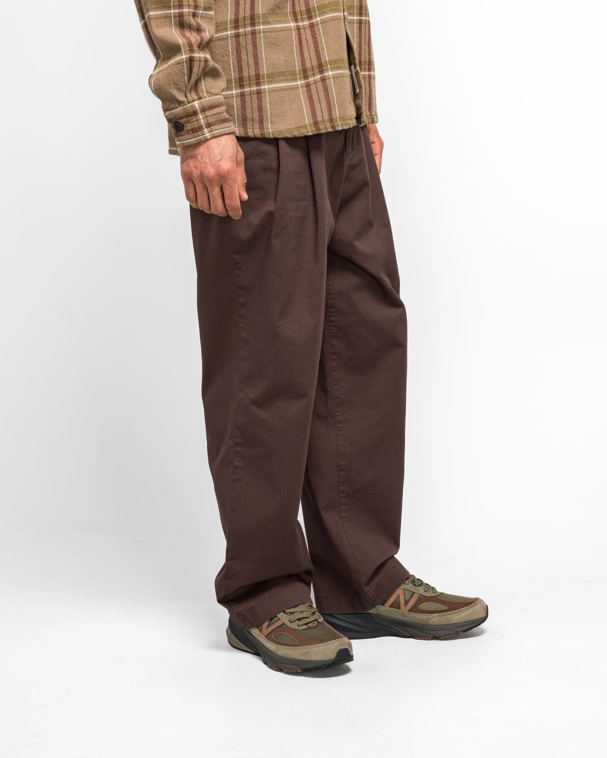Benn Relaxed Twill Pleated Trouser - Seal Brown - Image 3
