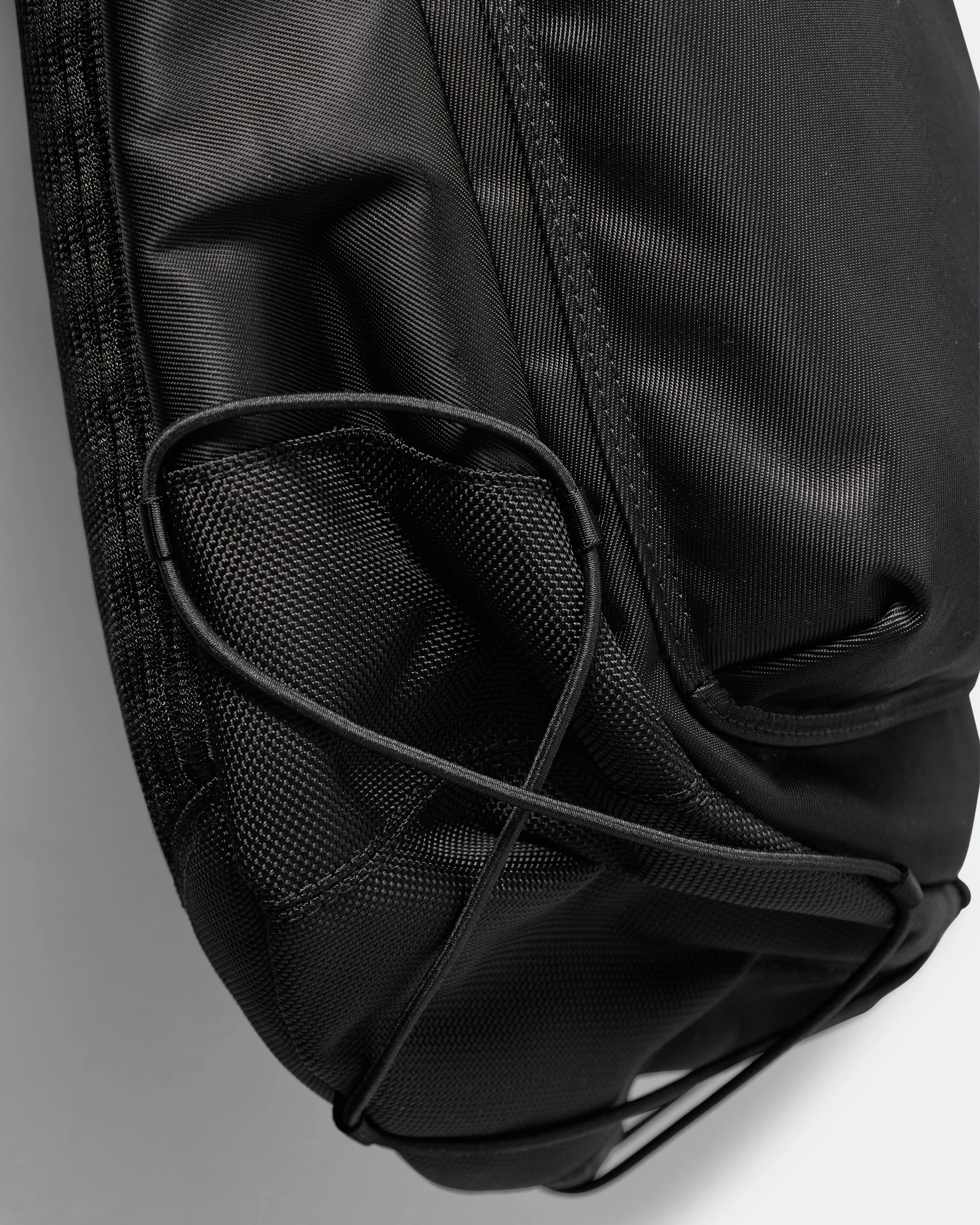 THINGS 2WAY Helmet Bag - Black - Image 4