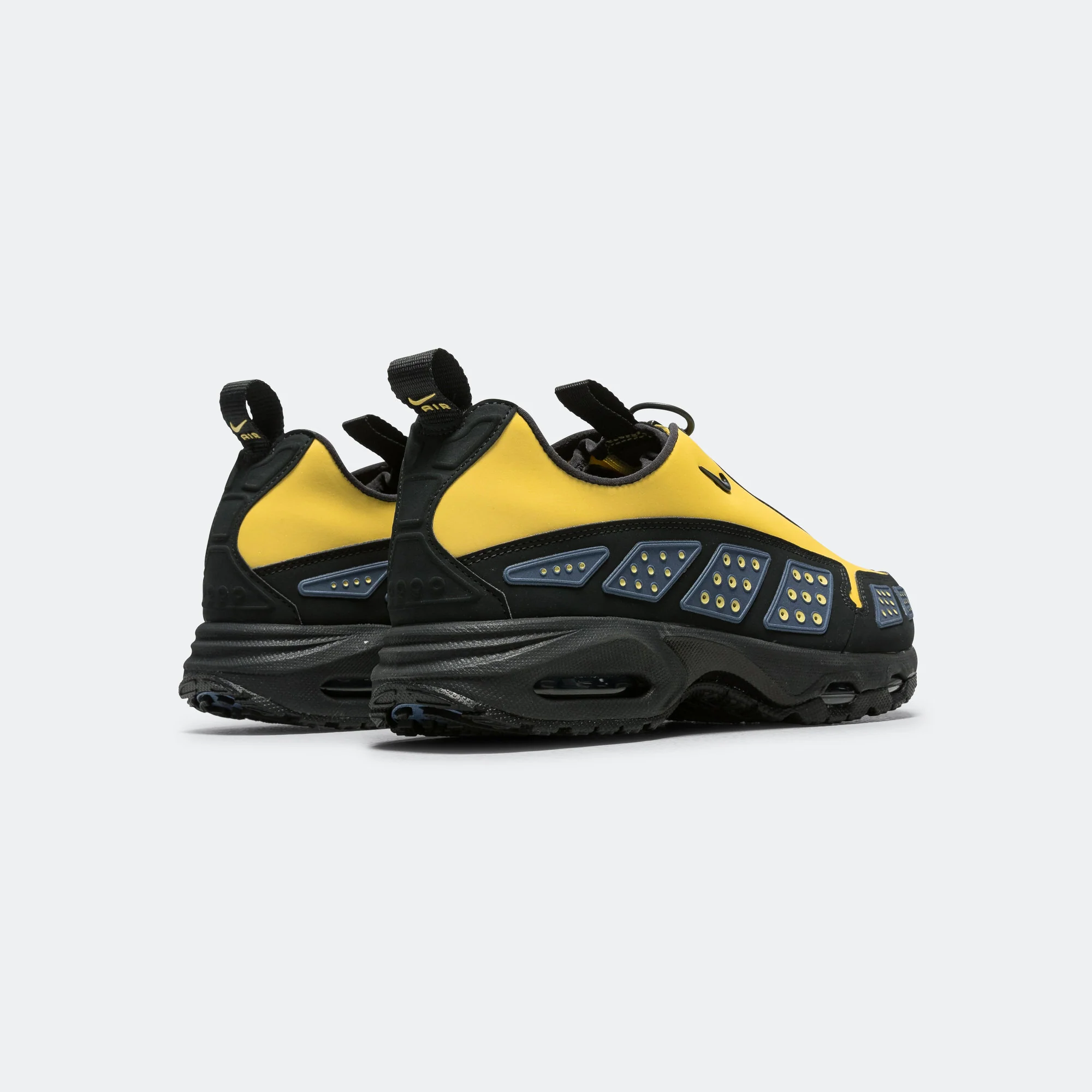 Womens Air Max SNDR - Saturn Gold/Off Noir-Diffused Blue-Black - Image 3